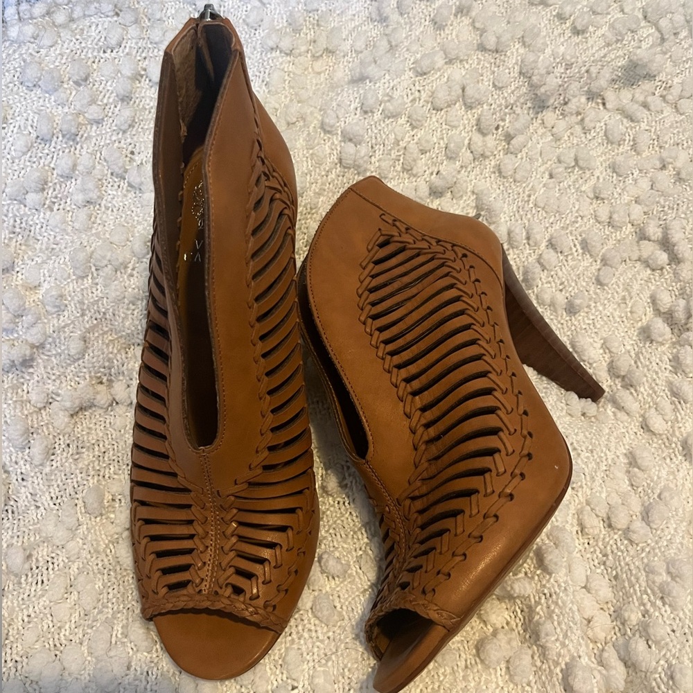 NWOT Vince Camuto Heels